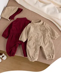 Baby ribfluwelen romper jumpsuit set met muts, comfortabele lange mouw zuigeling kleding.