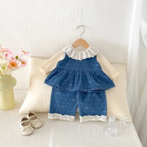Süßes Baby Mädchen Herbst Kleidung Set, Langarmbluse und Jeans Weste Set für Kleinkinder.