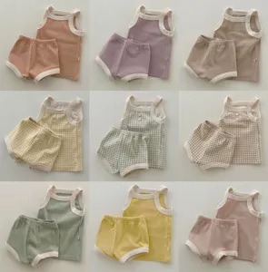 Ensemble débardeur et short en coton pour bébé, vêtement mignon et confortable pour petit style.
