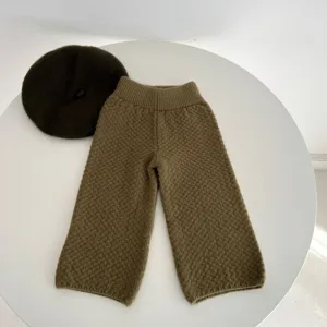 Set pantaloni in maglia per bambini e berretto coordinato, abbigliamento primaverile confortevole.