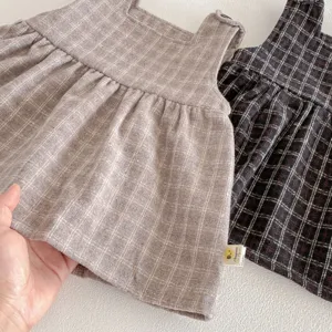 Grazioso abito gilet in tweed a quadri per bambina, elegante vestitino primaverile con colletto.