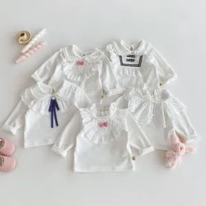 Baby Mädchen weißes Langarmshirt mit zarter Spitzenrüschenkragen süßes Herbst Top.