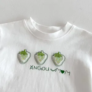 Βαμβακερό βρεφικό t-shirt κοντό μανίκι με πράσινο κέντημα φράουλας για το καλοκαίρι.