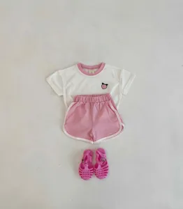 Kleinkind Kurzarm T-Shirt Shorts und Jelly Sandalen Set, süßes Sommer Baby Freizeit Outfit.