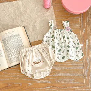 Set top con bretelle floreale e pantaloncini per neonata, grazioso completo estivo con ricamo.