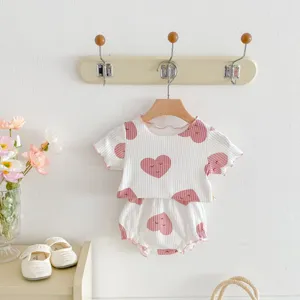 Ensemble de vêtements d'été pour nouveau-né t-shirt côtelé et short bloomers mignon.
