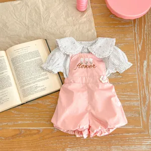Completo estivo per neonata in stile coreano, camicetta floreale e pantaloncini rosa.