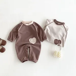 Baby Langarm Strampler süßer Herz Patch Kleinkind Overall Herbst koreanischer Stil Babykleidung