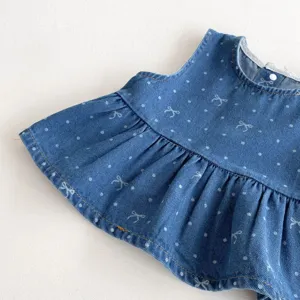 Süßes Baby Mädchen Jeans Top Detail, blaue Pünktchen ärmellos gerüschter Saum Kleidung