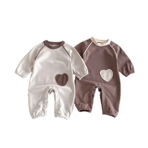 Süßes Baby Langarm Strampler Herbst Neugeborenes Body mit Herzmuster schöne Kleidung Hauptbild