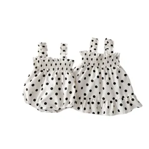 Schattige zomer baby set met stipjes romper en prinsessen jurk voor kleine meisjes.