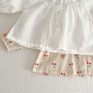 Lichte zomer baby katoenen vestje en schattige kersen print broek set voor kleine meisjes.