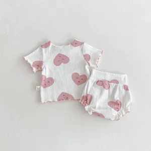 Bel ensemble de vêtements d'été pour nouveau-né t-shirt côtelé à manches courtes et short.