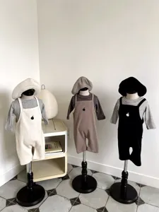 Schattig baby Waffle romper set met gestreept shirt en baret, comfortabele herfst outfit.