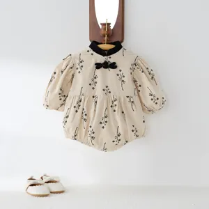 Spring baby girl Chinese style floral romper infant infant cute long sleeve bodysuit outfit.