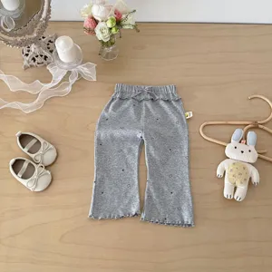 Joli pantalon évasé pour bébé fille avec nœud et imprimé, pantalon en coton confortable.
