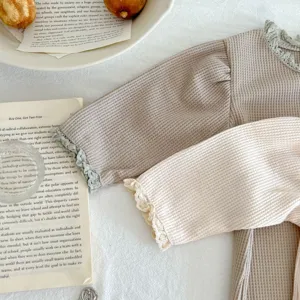 Baby Waffle-Strick Langarm Strampler Kleinkind süße Kleidung Detailaufnahme Ansicht