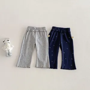 Joli pantalon évasé en coton pour bébé fille avec nœud et détail imprimé, pantalon enfant confortable.