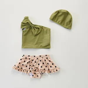 Baby meisjes tweedelige badpakset met één schouder, strik, polkadot rok en bijpassende badmuts.