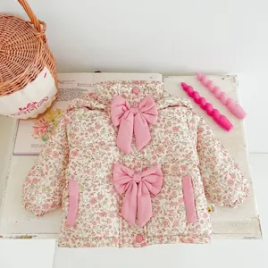 Abrigo acolchado de invierno para niños con estampado floral y gran lazo, muy cálido