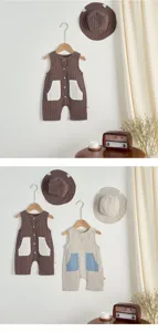 Conjunto de mameluco y sombrero a rayas para bebé, lindo jumpsuit sin mangas para uso diario.
