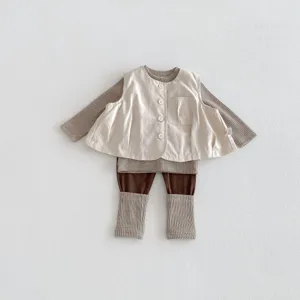 Ensemble de printemps bébé fille 3 pièces gilet haut côtelé et leggings marron chic.