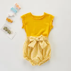 Ensemble d'été pour bébé fille, t-shirt jaune mignon et short à carreaux avec nœud.