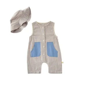 Schattige gestreepte baby jongens rompertje en hoed set, comfortabele peuter kleding voor zomer.
