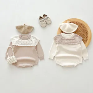 Joli ensemble barboteuse en tricot pour bébé fille avec col à volants et béret pour l'automne mignon