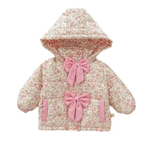 Lindo abrigo de invierno floral para bebés con capucha chaqueta acolchada con grandes lazos