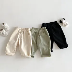 Kinder Freizeithose Baumwolle Detail, weicher Stoff, bequemer elastischer Bund, bunt.