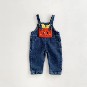 Süße Baby Jeans Latzhose mit Pommes Taschen Design, weiche Kleinkind Jeans für Kinder.