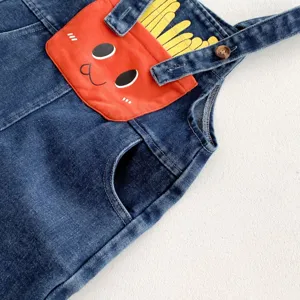 Kleinkind Jeans Latzhose süße Cartoon Pommes Tasche Baby Hosen weicher Denim Stoff Detail