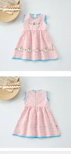 Sommer ärmelloses Karo Kinderkleid mit süßem Hasenstickerei für kleine Mädchen im Trend.