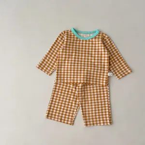 Infant baby cotton checkered long sleeve top and pants set with contrast color collar for autumn.