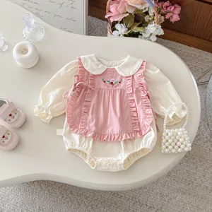 Süßes Baby Mädchen Herbst Langarm Strampler Set mit rosa Kaninchen Weste und Rüschen.
