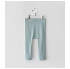 Vista dettagliata di leggings da neonato in cotone morbido, vestibilità comoda per neonati, blu.