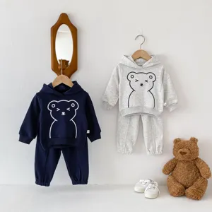 Conjunto de dos piezas sudadera con capucha y pantalón con oso para bebé, otoño.