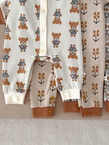 Cute knitted baby romper with cute bear and floral pattern for autumn newborn infants.
