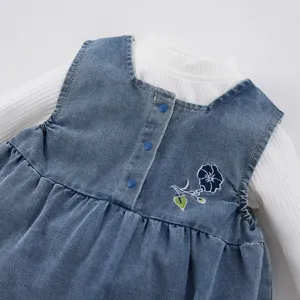 Joli ensemble barboteuse gilet en denim pour bébé fille avec haut à manches longues côtelé