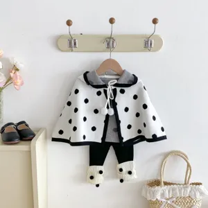 Grazioso set mantella in maglia a pois per neonato con leggings, comodo vestito con cappuccio.