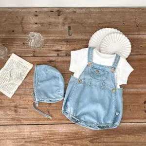 Süßes Sommer Baby Baumwoll Kurzarm T-Shirt und Jeans Latzhose Jumpsuit mit Hut Set für Kinder.