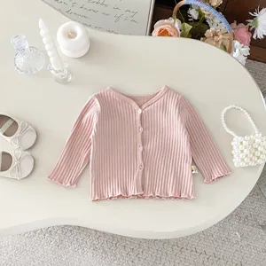 Cardigan en tricot rose pour petite fille, joli vêtement côtelé à col en V pour enfants.