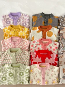 Gilet en tricot pour bébé tout-petit motif floral mignon bouton veste pull.