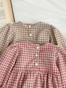 Cute infant baby girl plaid romper with sweet lapel collar, vintage style spring toddler clothing.
