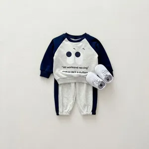 Tuta autunnale per neonati e bambini con felpa girocollo e pantaloni con stampa grafica simpatica