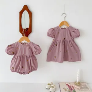 Lindo vestido de niña con bordado de limón mangas abullonadas y pelele detalle.