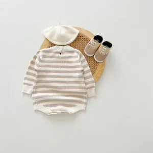 Baby Strick gestreifter Romper mit Muetze und Schuhen Set fuer Herbst und Winter Kleidung