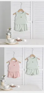 Completo estivo in cotone canotta e pantaloncini per bambina, comodo e carino per estate.