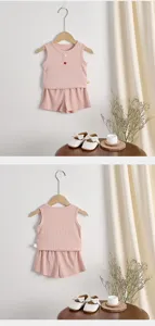 Completo estivo neonata, top a costine rosa senza maniche e dettagli pantaloncini, cotone.